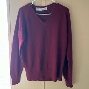 Brian MacNeil Men's Burgundy V-Neck Knit Sweater Sportswear